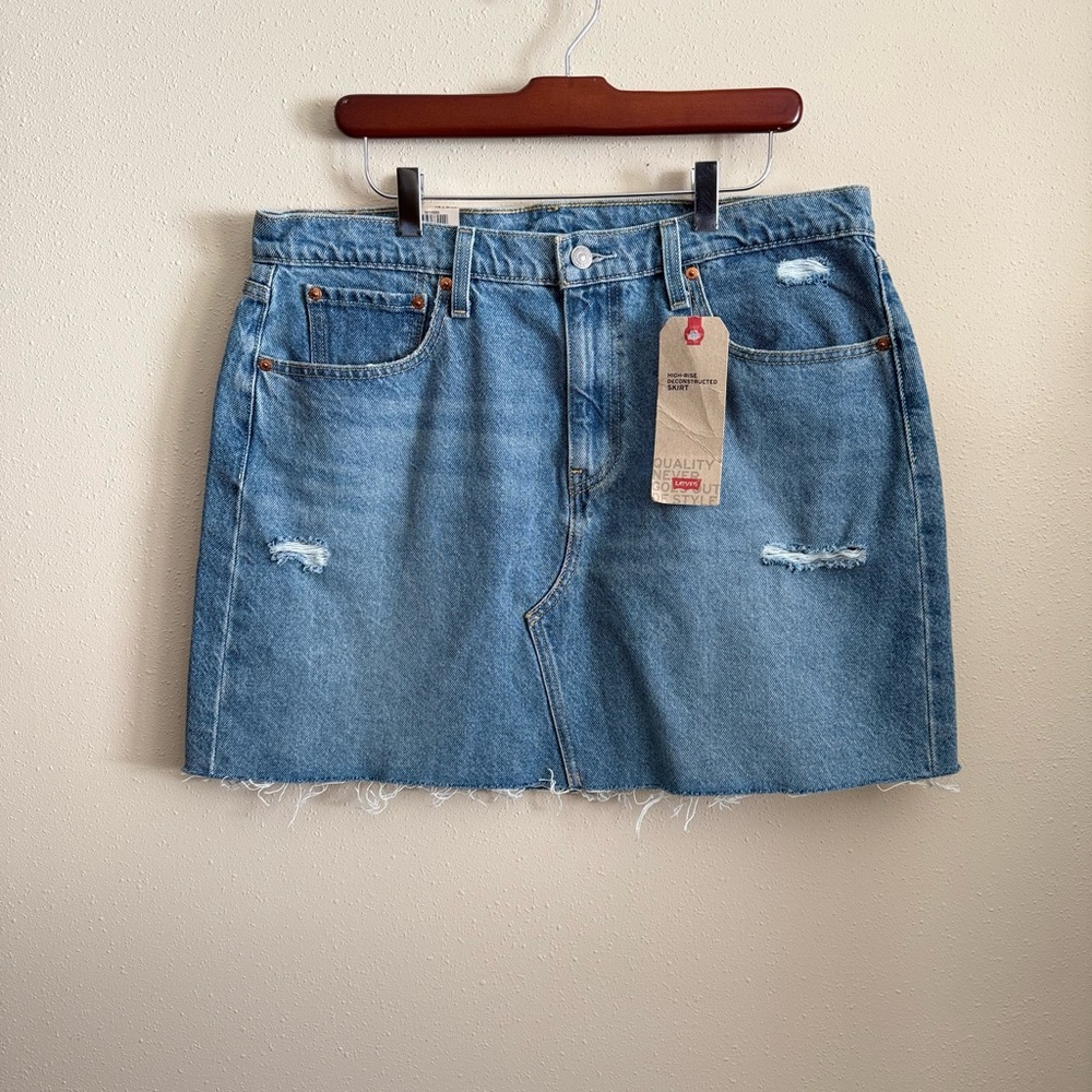 Levi’s High Rise Deconstructed Denim Skirt NWT Size 16 W33 - Picture 2 of 8